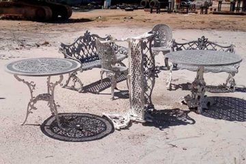 Decapado de mesas y sillas de metal con chorro de arena