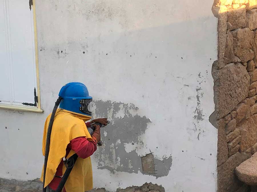 Limpieza de fachadas con chorro de arena en Galicia
